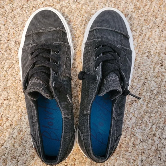 Blowfish Malibu Black Canvas Sneakers NIB - Picture 3 of 8